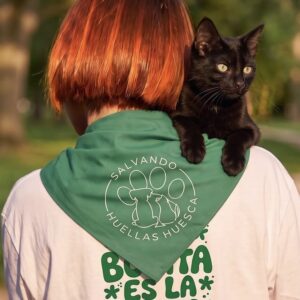 Pañoleta solidaria Salvando Huellas